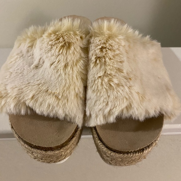 Women’s DV Faux Fur Platforms - Picture 4 of 4